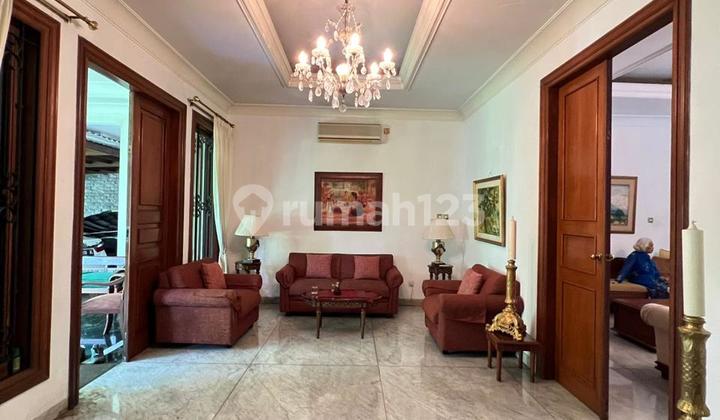 Quick Sale: Very Quiet House Location on Jl. Hang Tuah - Kebayoran Baru. Land Area 667M Rp. 48M Negotiable