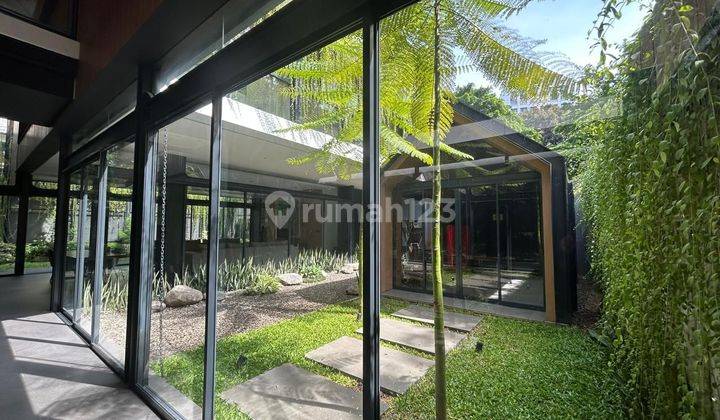 Rumah Modern Minimalis Di Prime Location Kebayoran Baru. Jalan Lebar Dan Tenang Luas 700m2 2