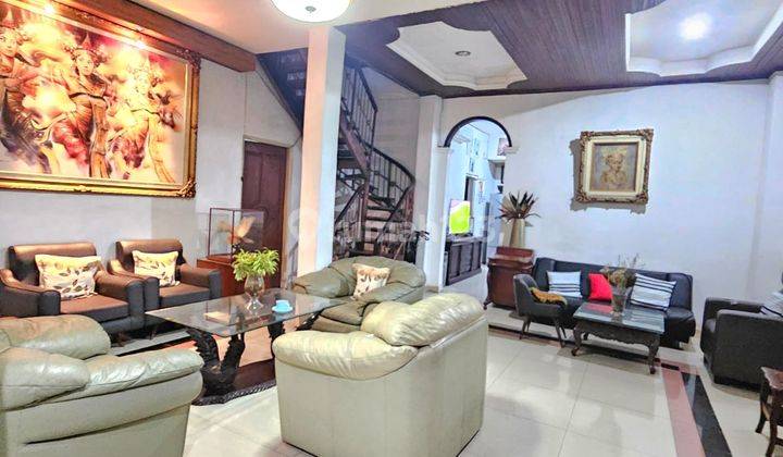 Dijual Murah Rumah Tua Di Area Senopati. Jalan Lebar Dan Tenang. Luas 423m 2