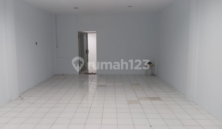 2.5-Story Shophouse on Jl. Siliwangi, Pamulang, Tangsel. 2