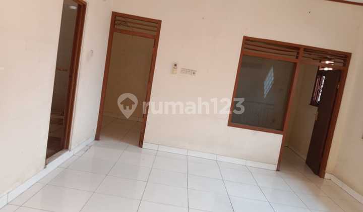 Ready-to-Occupy House in Menteng Dalam, South Jakarta Ready-to-Occupy House in Menteng Dalam, South Jakarta