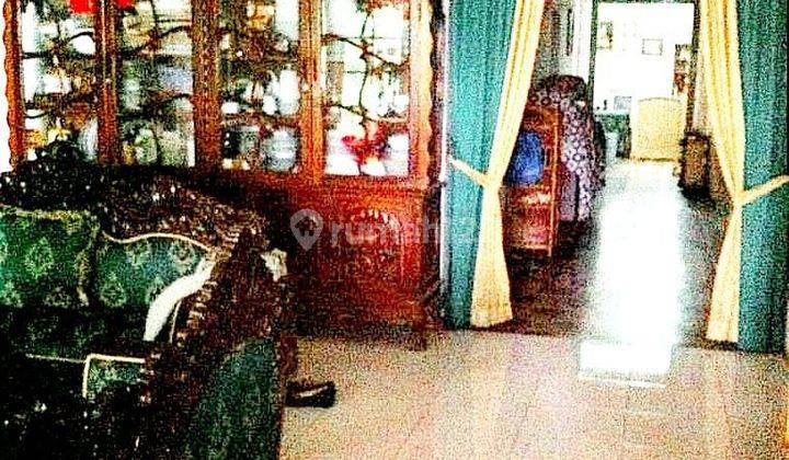 Rumah asrir gaya vintage di Kramat Senen Jakarta Pusat 2