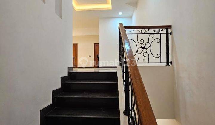 Rumah mewah baru 2 lantai di Pondok Indah Jakarta Selatan 2