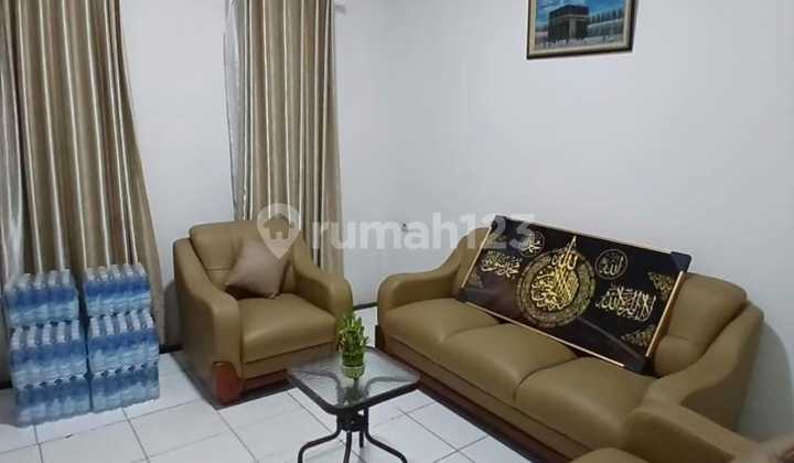 House in Jagakarsa with kiosk bonus, strategic location near Ragunan.