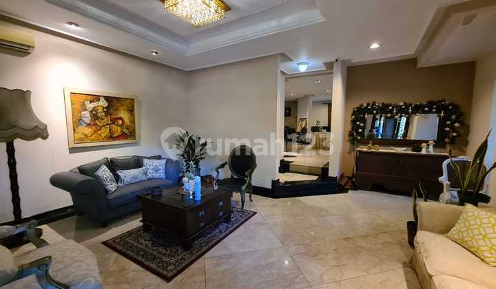 Dijual Rumah Mewah Terawat di daerah Pulomas, Jakarta Timur Dijual Rumah Mewah Terawat di daerah Pulomas, Jakarta Timur