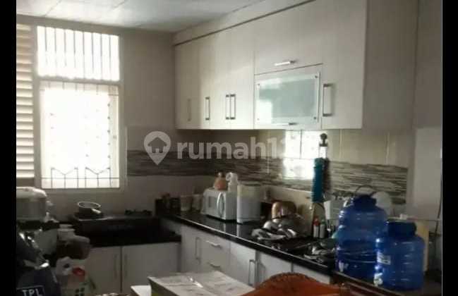 Rumah adem depan taman di pondok bambu jalan satu mobil  1