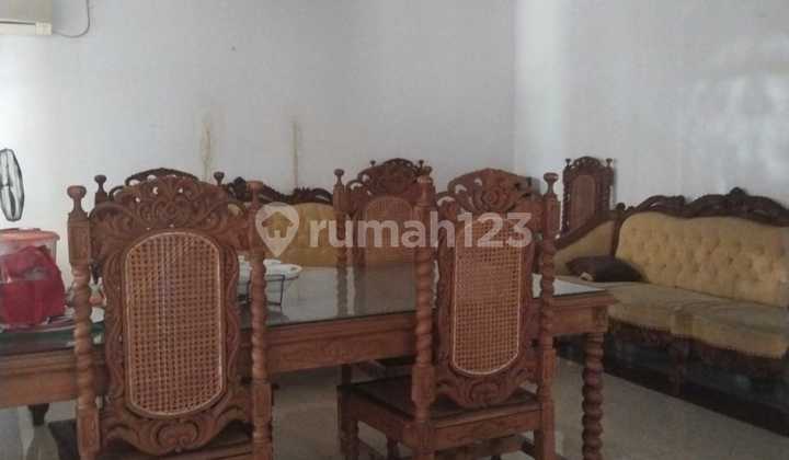 Rumah kokoh dan terawat di ragunan dekat taman margasatwa 