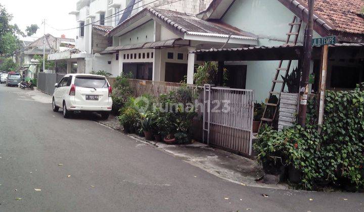 Rumah Lama Butuh Renovasi di Bendungan Hilir Area Perumahan 1