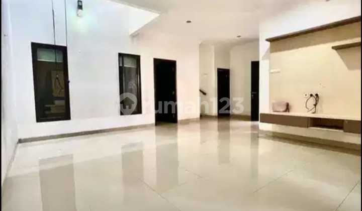 Best Deal! Rumah Mewah 157M² di Gading Viera Jakarta Timur - Hanya 2,5 Milyar (Nego)
