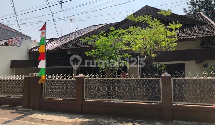 Unfurnished house in Cempaka Putih, close to a school.
