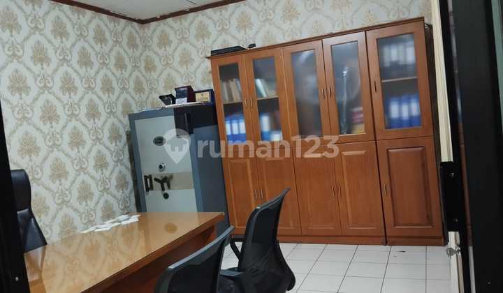 Rumah ex kantor di cempaka putih lokasi cocok untuk kost