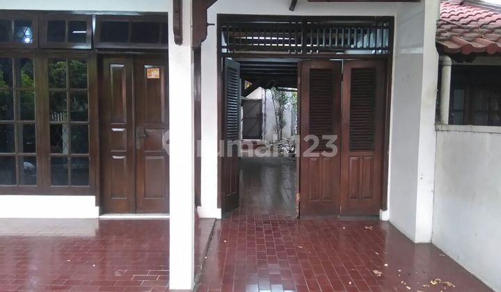 Rumah lama dekat komplek auri di jatiwaringin lokasi strategis dan aman 1