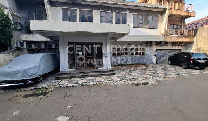 Gedung Kantor 3 Lantai 70% NJOP Lokasi Premium S PARMAN 1