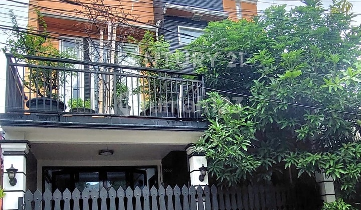 Rumah 2 Lantai di Duren Sawit: Luas 360M², SHM, Hanya 5 Menit ke Tol & Raden Intan Rumah 2 Lantai di Duren Sawit: Luas 360M², SHM, Hanya 5 Menit ke Tol & Raden Intan