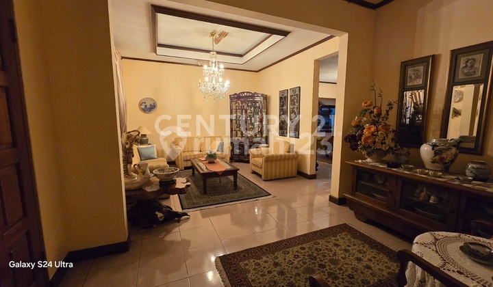 Elegant, Comfortable, Luxurious, Sturdy Residence in a Strategic Southern Jakarta Location 2