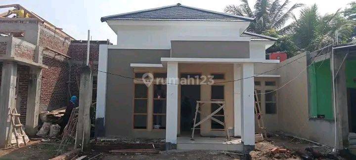 Rumah Nyaman Semi Villa Murah Setrategis Di Bandung di Bismillah dipasarkan. Rumah nyaman Semi Villa bonus Kolam Ikan Dan  taman
Luas tanah 112
Luas bangunan. 45
2 kamar tidur
1 kamar mandi
Ruang tamu
Dapur
Air Sumur bor
Listrik 900
Surat Aib
Dekat pendud 1
