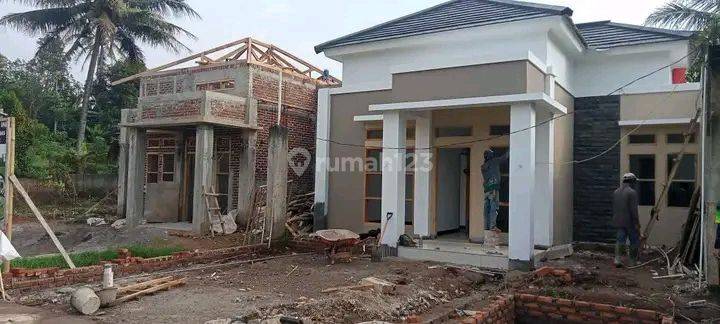 Rumah Nyaman Semi Villa Murah Setrategis Di Bandung di Bismillah dipasarkan. Rumah nyaman Semi Villa bonus Kolam Ikan Dan  taman
Luas tanah 112
Luas bangunan. 45
2 kamar tidur
1 kamar mandi
Ruang tamu
Dapur
Air Sumur bor
Listrik 900
Surat Aib
Dekat pendud 2