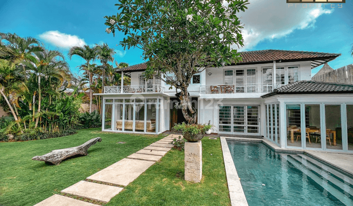 Tropical concept villa for sale in Central Seminyak, Bali 2