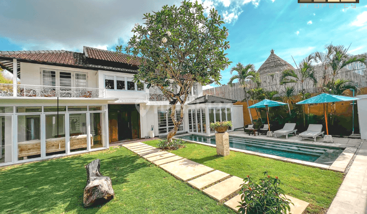 Tropical concept villa for sale in Central Seminyak, Bali 1