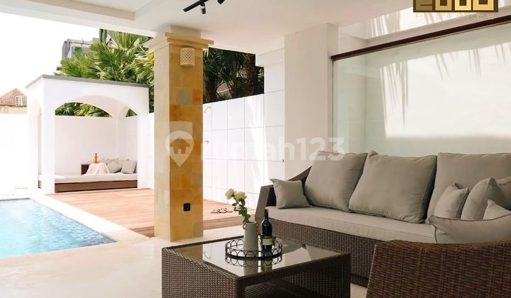Villa Modern Minimalis, Hanya 300 Meter Dari Pantai Berawa, Bali 2