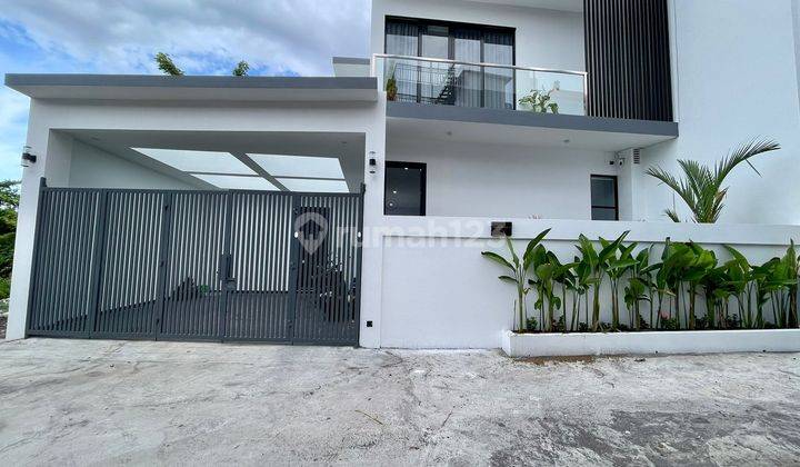 Dijual Villa Mewah, Hanya 15 Menit Dari Pantai Batu Bolong 1