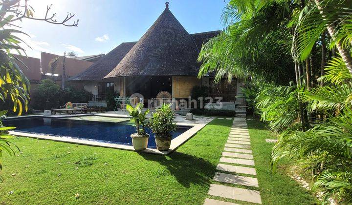 Dijual Villa 3 Kamar Tidur Di Seminyak, Badung Bali 1