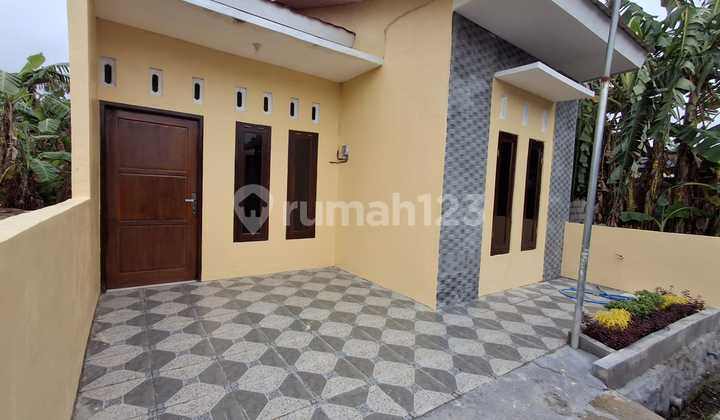 Ready-to-Occupy House in Ketileng, Semarang 2