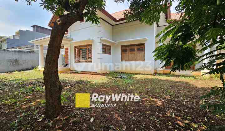 Rumah di Jalan Wijaya, Kebayoran Baru, Prime Area, Lokasi Tenang 2