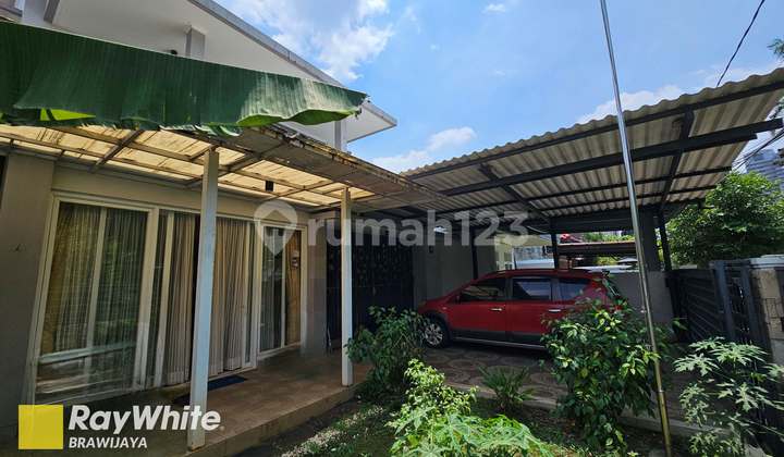 House in Bona Indah Complex, Lebak Bulus, South Jakarta, only 1.8 km to Fatmawati MRT.