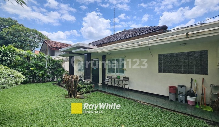 Rumah di Cipaku, Kebayoran Baru, Lokasi Strategis, Bebas Banjir