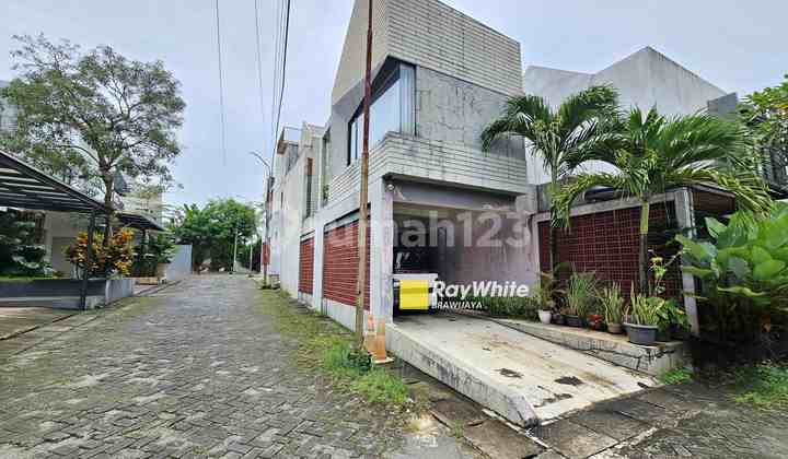 Rumah di Bintaro, Jakarta Selatan, Dalam Cluster, 4 Km ke MRT Lebak Bulus