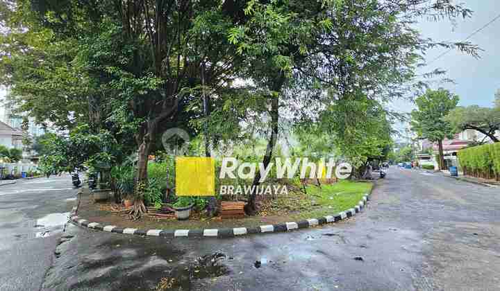 Land Plot in Taman Gandaria Complex, South Jakarta, on Hook, Near Gandaria City Mall Land Plot in Taman Gandaria Complex, South Jakarta, on Hook, Near Gandaria City Mall