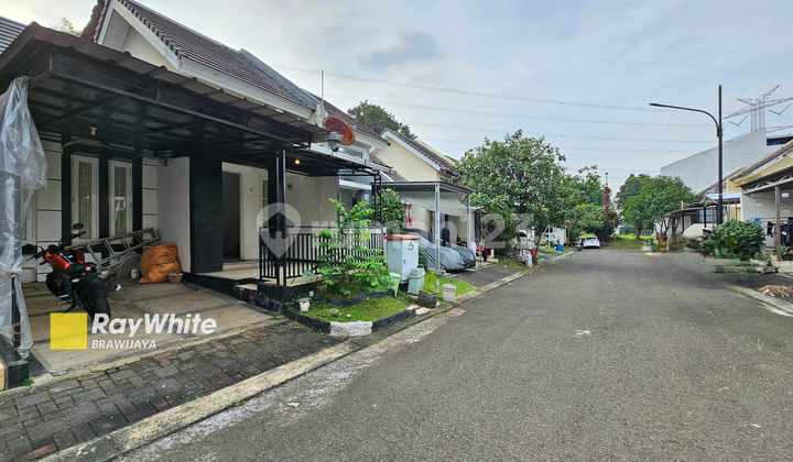 Rumah di Legenda Wisata Cibubur, Cluster Van Gogh, cocok buat pasangan muda 1