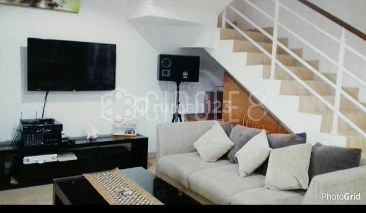 Hunian Mewah Dengan 4 Garasi Furnished Siap Huni, Dago Pakar 2