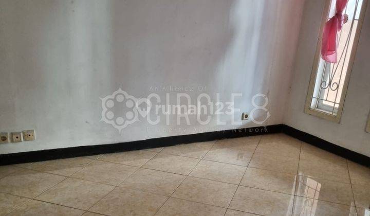 Segera Huni Rumah Dengan 2 Lantai Dan 4 Kamar di Sarijadi 2