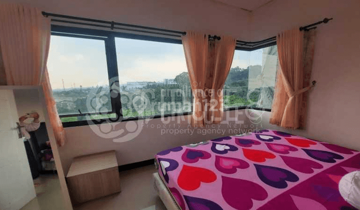 Hunian Full Furnished Dengan Balkon Pribadi, Good View Kolam Renang 2