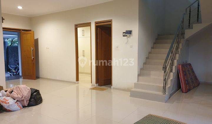 Disewa Rumah Mewah 2 Lantai Pondok Hijau Bandung Siap Huni  6