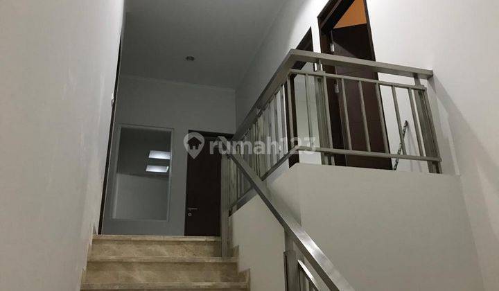 Disewakan Rumah Cantik di Singgasana Pradana Bandung 11