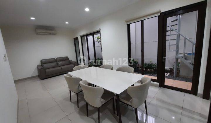 Rumah Cantik Like New Furnished di Summarecon Bandung 2