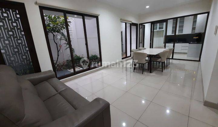 Rumah Cantik Like New Furnished di Summarecon Bandung 1