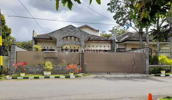 Jual Rumah Mewah Kualitas Istimewa di Sukahaji Permai, Bandung 1