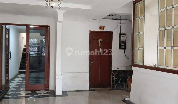 Disewakan Ruang Usaha 2 Lantai Lokasi Strategis Di Sayap Riau 2