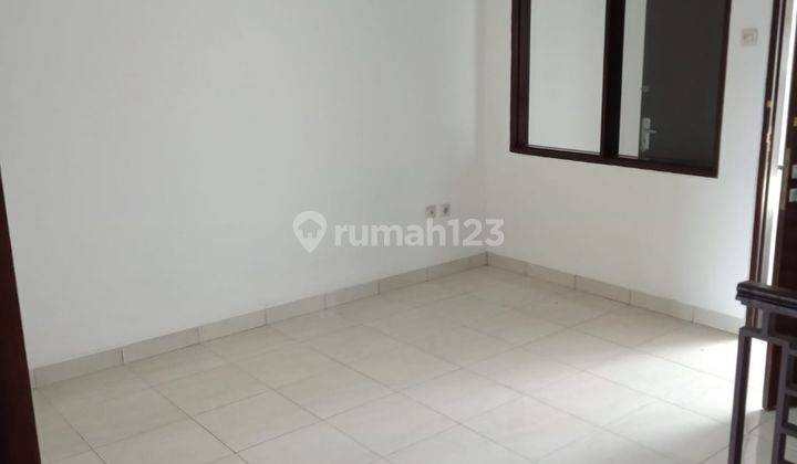 Disewakan Atau Dijual Rumah Cantik Bersih Terawat Siap Huni di Sarijadi 2