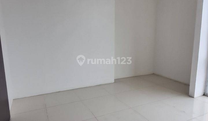 Disewakan Unit 3 Bed Room Semi Furnished Bagus Banget 2