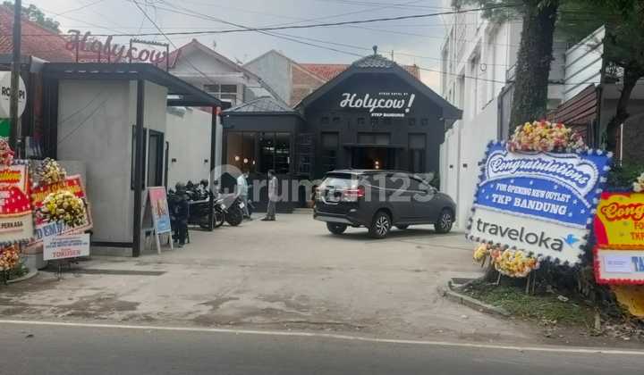 Excellent Strategic Shophouse in the Center of Bandung City, Riau Street Excellent Strategic Shophouse in the Center of Bandung City, Riau Street