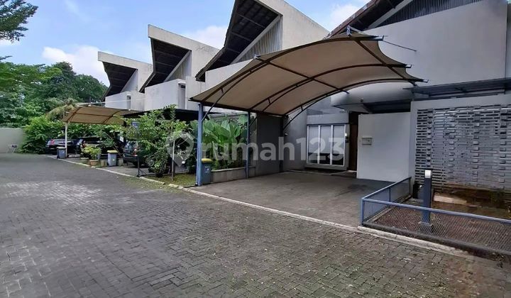 Turun Harga Rumah Semi Furnished Dalam Town House Jarang Ada di Veteran