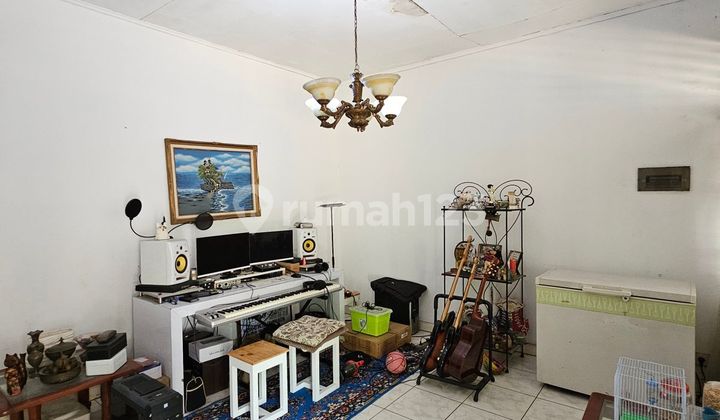 House in a Highly Strategic Location in Taman Lebak Bulus Indah, Rarely Available 2
