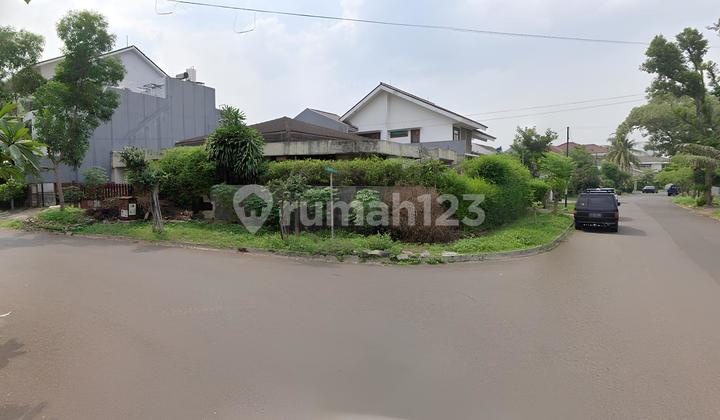 Corner House with Land Calculation in Pondok Indah, Bukit Hijau Area Corner House with Land Calculation in Pondok Indah, Bukit Hijau Area