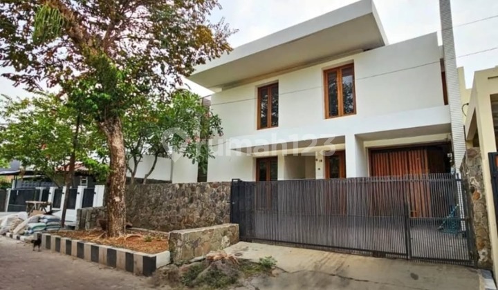 Rumah Luas Nyaman Lingkungan Tenang di Lebak Bulus Jarang Ada