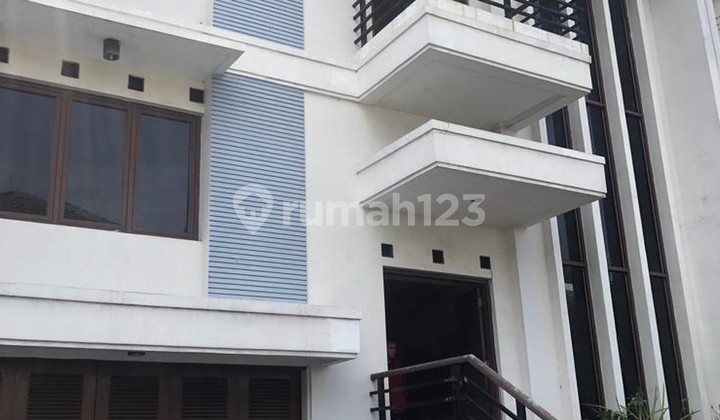 Rumah Siap Huni di Area Niaga Hijau Pondok Indah Harga Murah